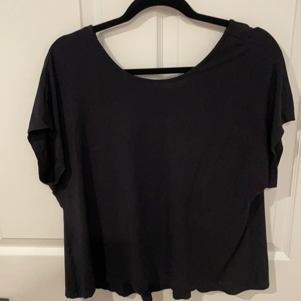 Black Flighting Eel short sleeve top. V-neck back.